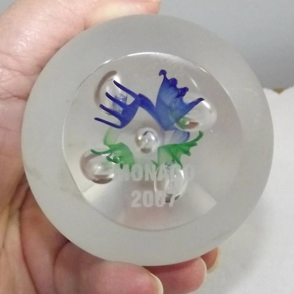 Vintage Ocean Style Aquarium Art Glass Paperweight - Picture 4 of 9
